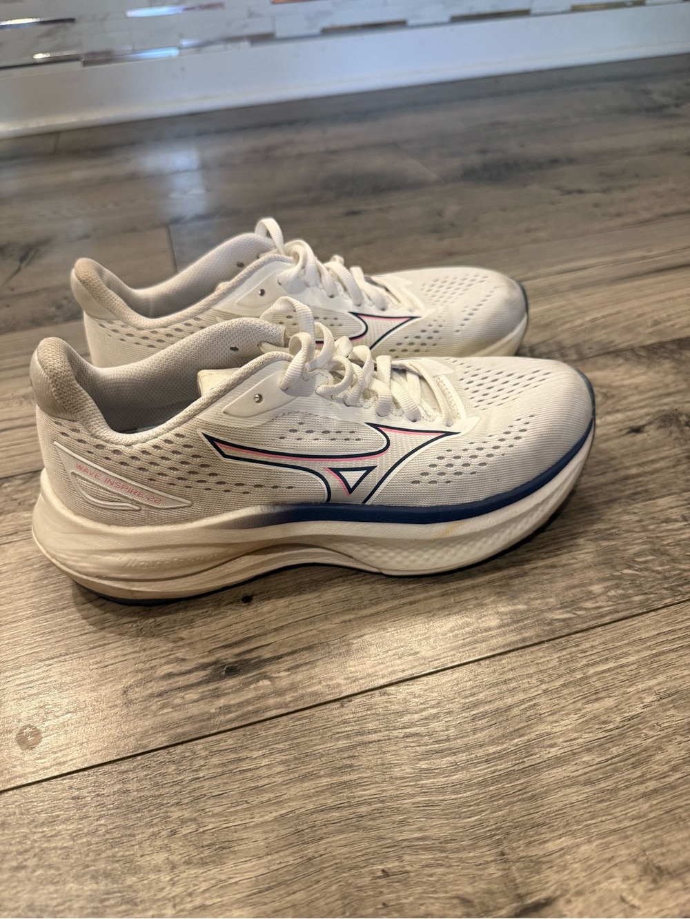 Mizuno White Running Shoes with Blue and Pink Accents